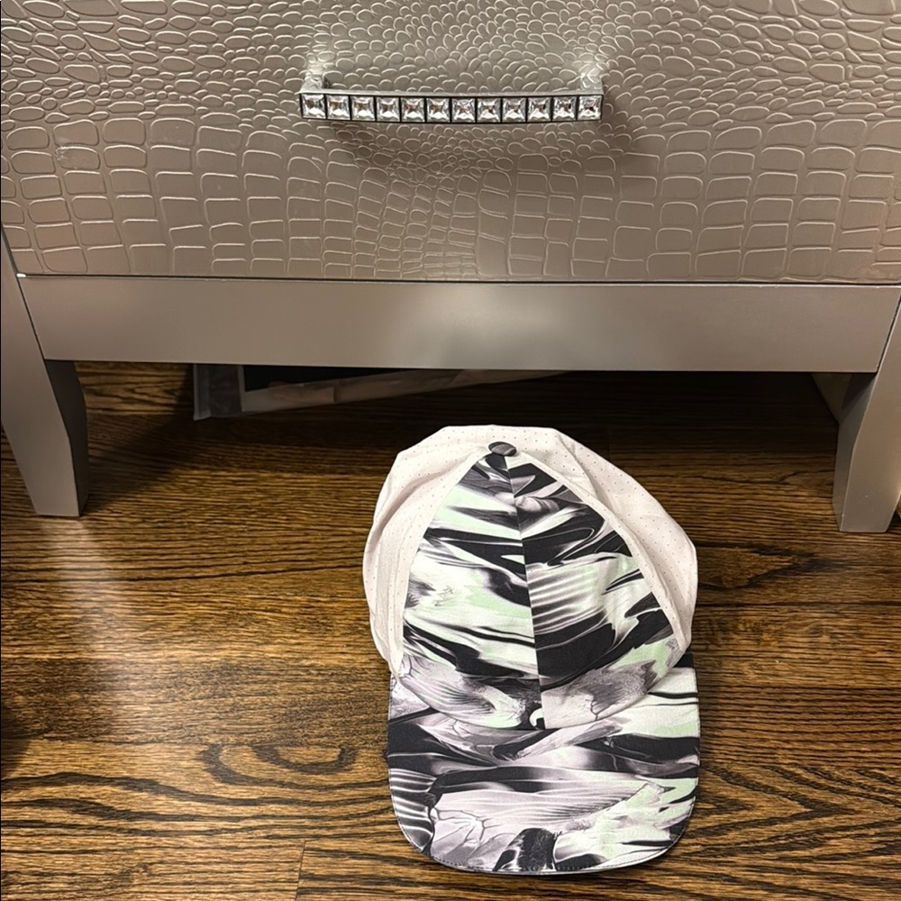Lululemon Black and White Abstract Cap